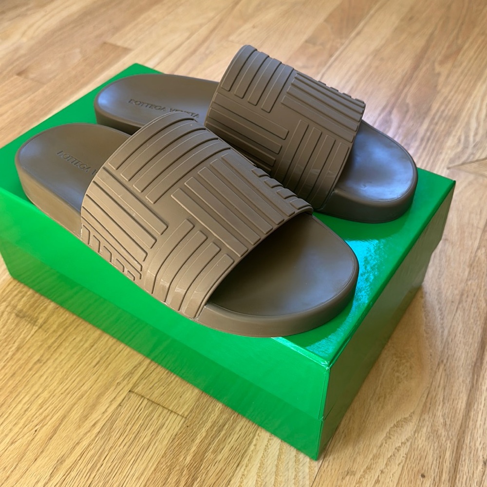 BOTTEGA VENETA Carpet Embossed Rubber Slides